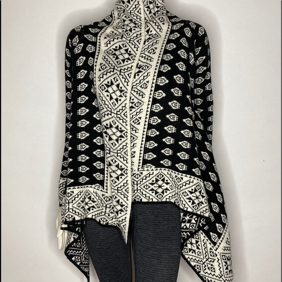 Romeo t Juliet couture Open Asymmetrical Sweater M - Picture 2 of 7